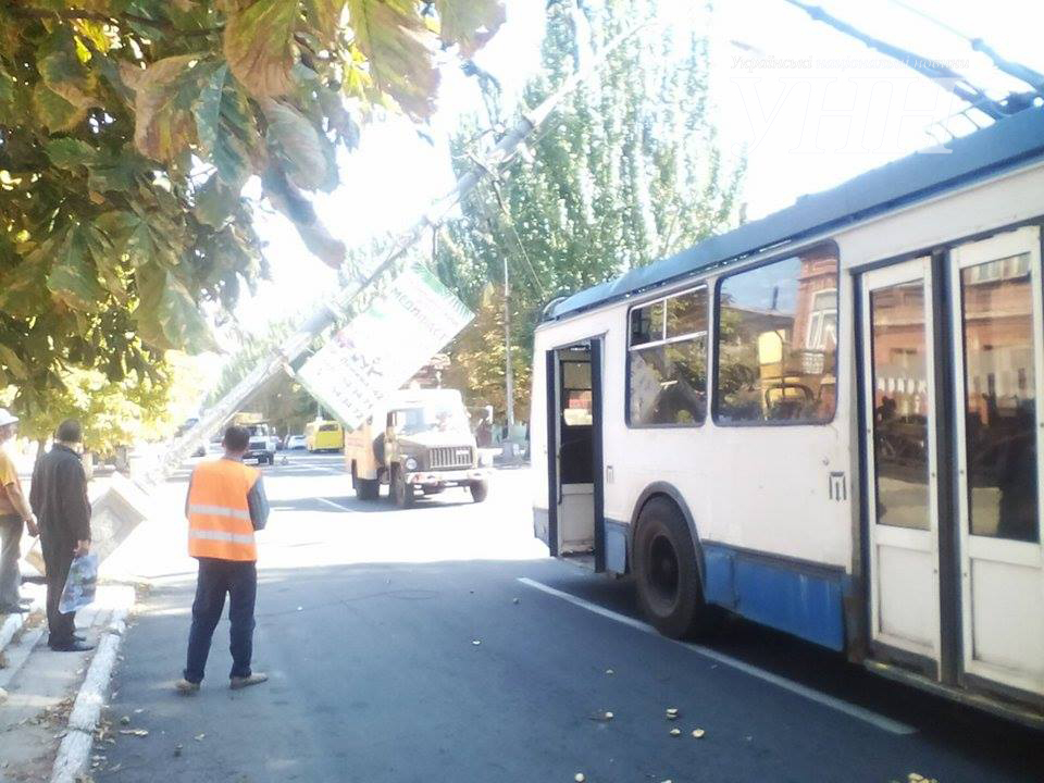 У Маріуполі 61-річний стовп протаранив тролейбус (ФОТО) - фото 4