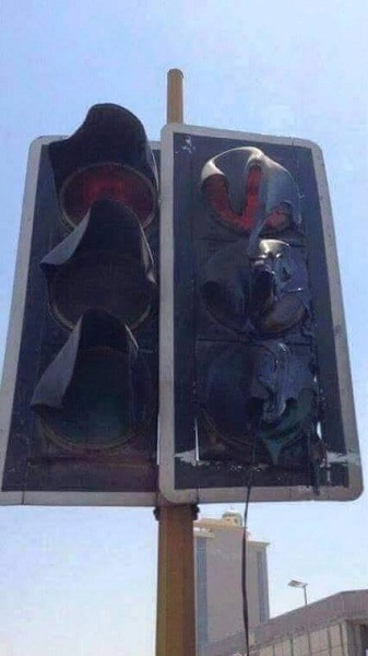 У Саудівській Аравії від спеки розплавилися світлофори і дорожні конуси (ФОТО) - фото 1