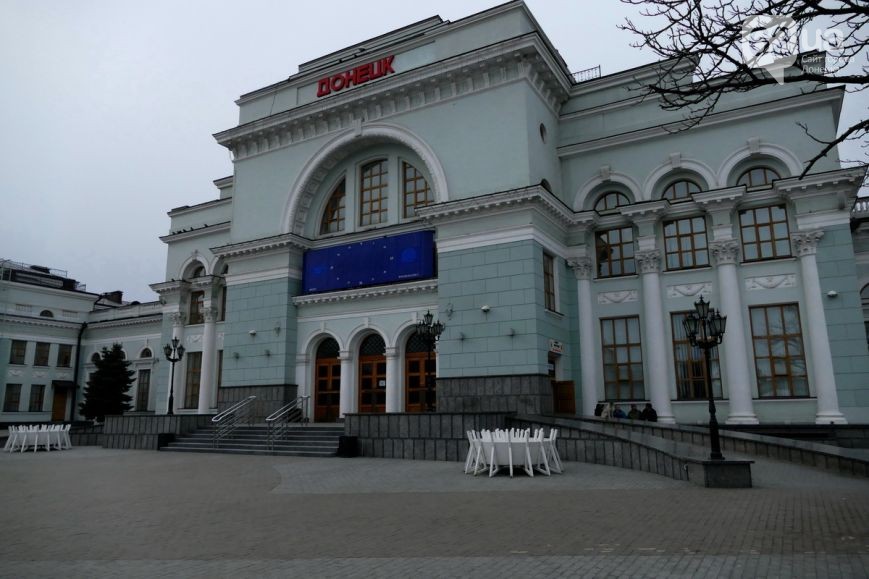 Залишки колишніх розкошів: як тепер виглядає залізничний вокзал Донецька (ФОТО) - фото 4