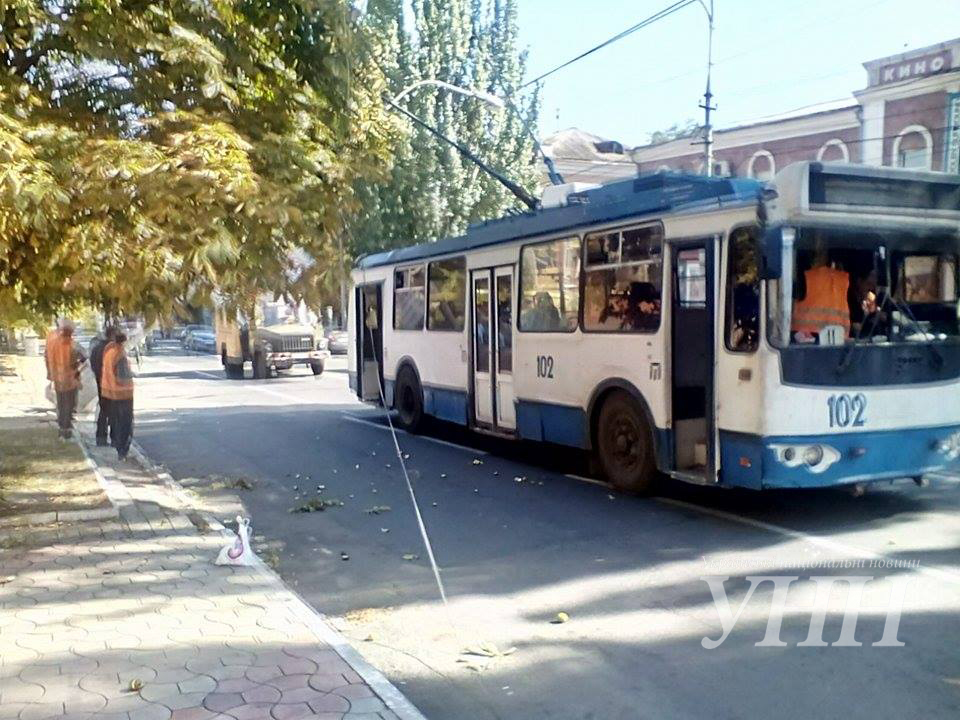У Маріуполі 61-річний стовп протаранив тролейбус (ФОТО) - фото 5