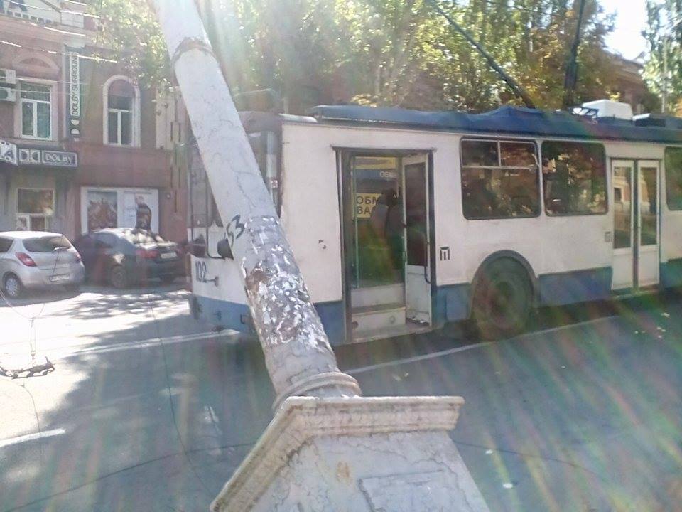 У Маріуполі 61-річний стовп протаранив тролейбус (ФОТО) - фото 6