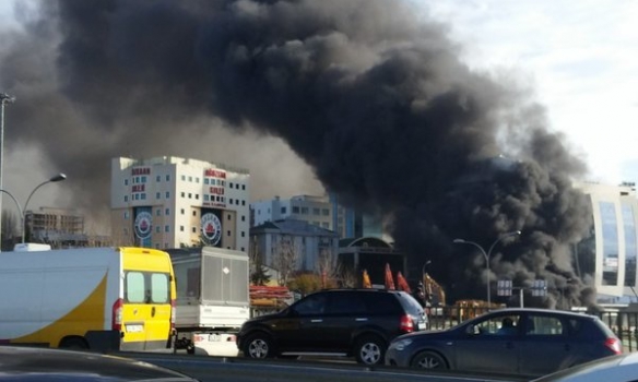 Як палає готель у Стамбулі (ВІДЕО, ФОТО) - фото 2
