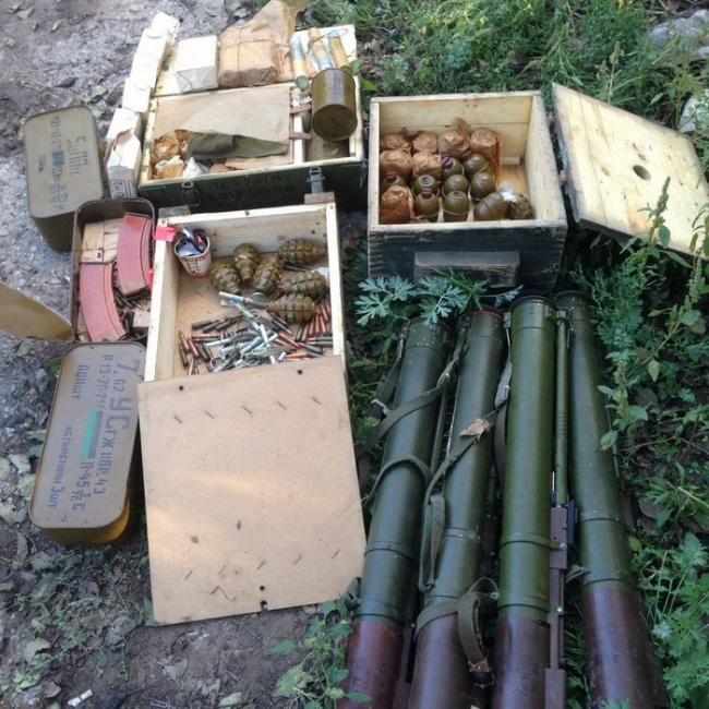 Поблизу Авдіївки викрили схрон з російським гранатометом та сухпайком (ФОТО) - фото 7