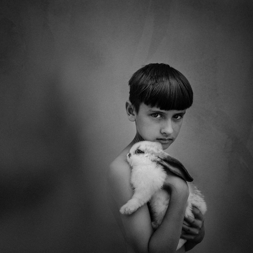 ТОП-15 дивовижних фото дітей із тваринами - фото 9