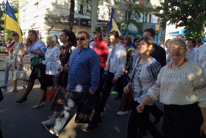 Більше 500 людей пройшли Сєвєродонецьком у параді вишиванок (ФОТО)  - фото 2