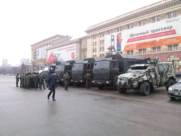 На центральній площі Харкова з’явилися гвардійці на військовій техніці  - фото 2