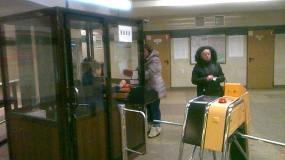 Економія на усьому: У столичному метро почали закривати каси  - фото 3