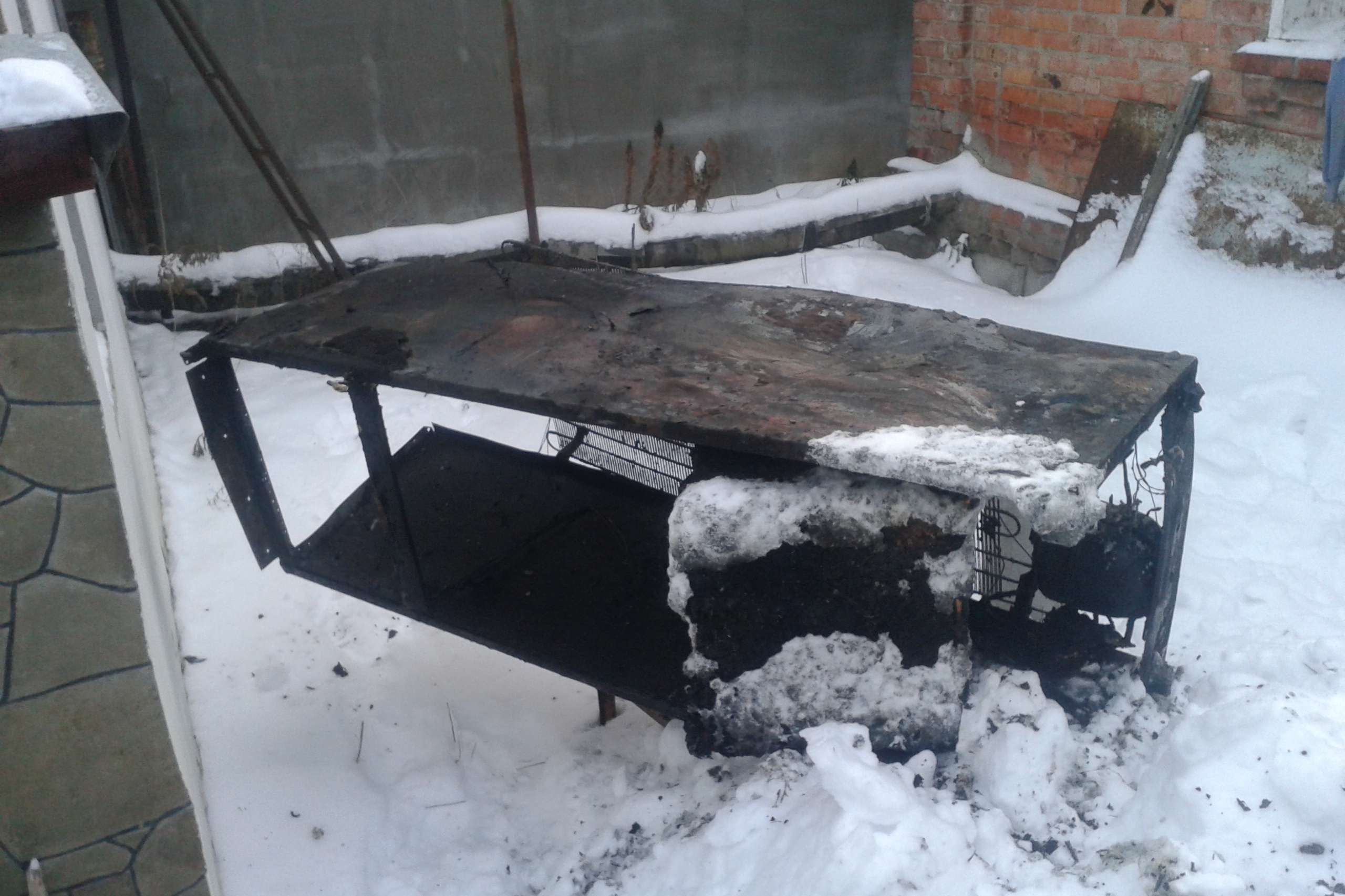 На Харківщині у палаючому будинку знайшли труп (ФОТО)  - фото 1
