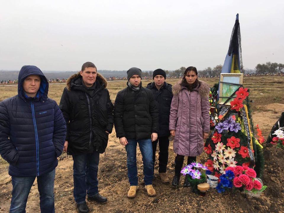 Могила на відлюдді: військового обурило, як у Запоріжжі поховали героя-десантника - фото 1
