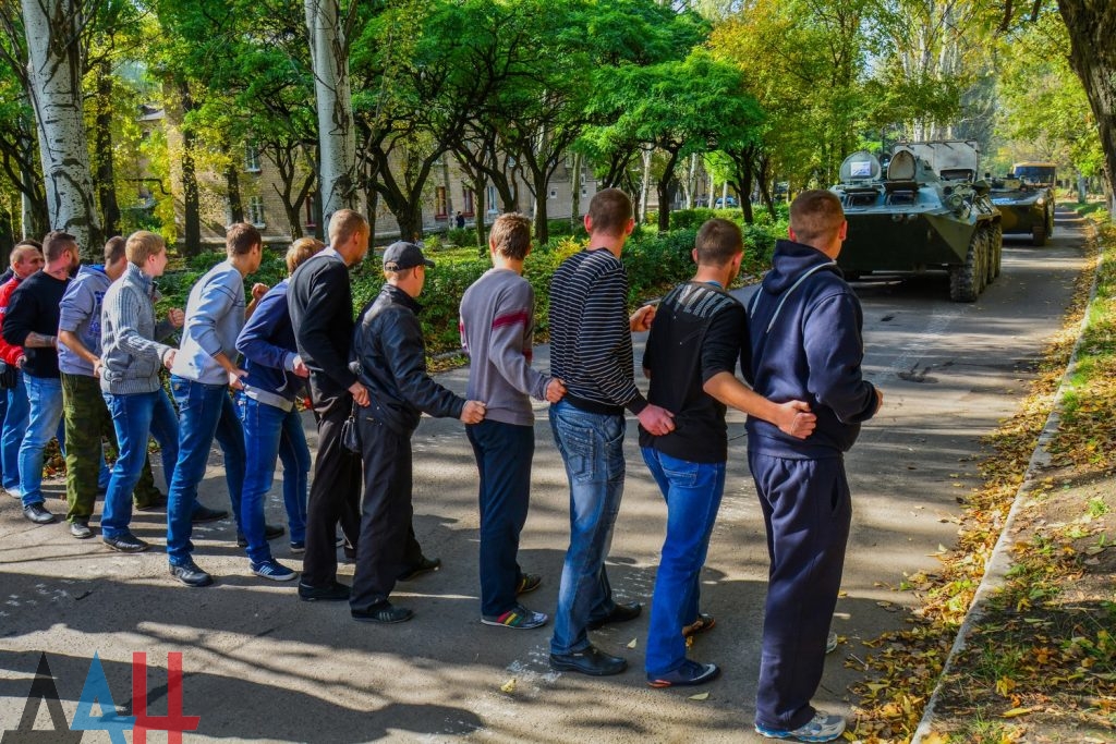 У Донецьку вчилися "голими руками" зупиняти іноземних бойовиків (ФОТО) - фото 1