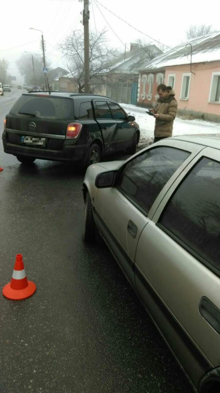 У Кропивницькому Opel і Opel не розминулися нa дорозі - фото 1