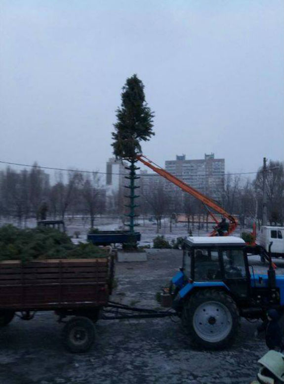 Як комунальники прикрашають Київ до Нового року - фото 1