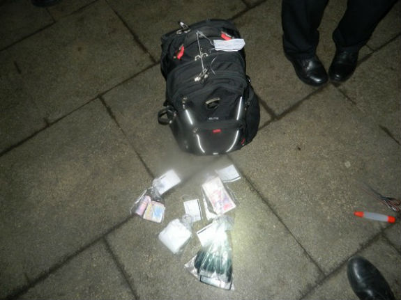 На столичному вокзалі у киянина вкрали сумку, де було 5 тис. доларів - фото 1
