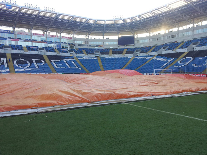 Як в Одесі готують поле до матчу "Зоря" - МЮ - фото 3
