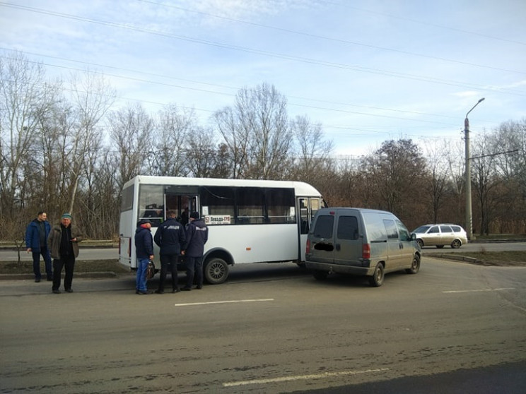 У Полтаві на Леваді маршрутка зіткнулася…