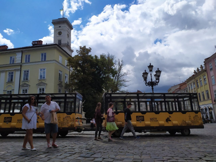 Як туристи на вихідних розважалися у Льв…