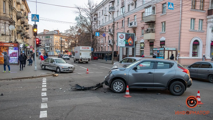 У центрі Дніпра автівка знесла жінку на…