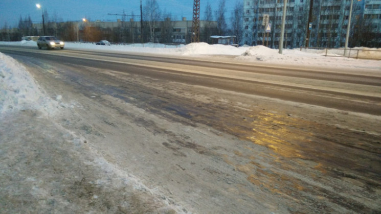 У Харкові нічний крижаний дощ паралізува…