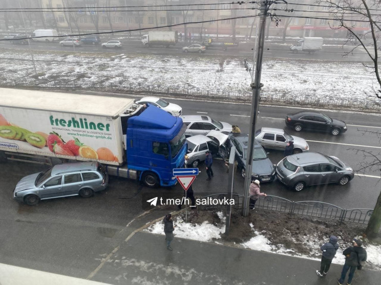 На проспекті в Харкові водій вантажівки…