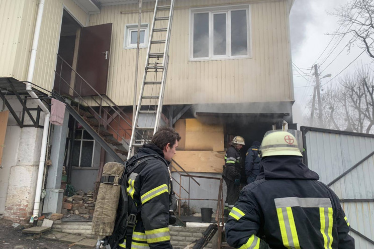 У Харкові біля СІЗО згоріла квартира в б…