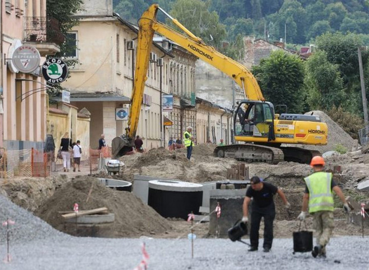 У Львові відновили ремонти Бандери і Хме…