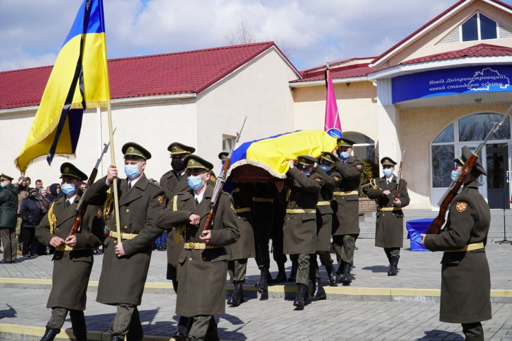 В Днепропетровской похоронили погибшего…