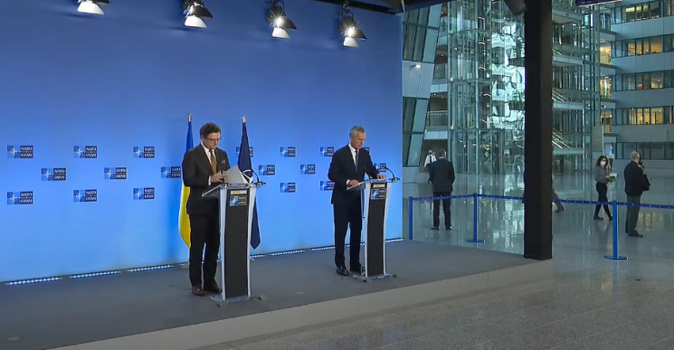 Глава МИД Украины и генсек НАТО дают пре…