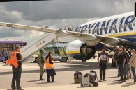 Экипажу лайнера Ryanair поступали прямые…