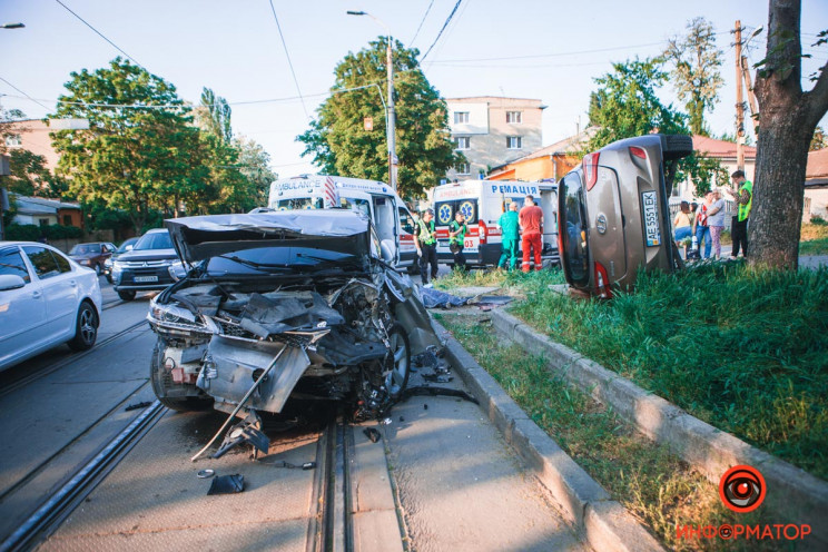 У Дніпрі Lexus протаранив Hundai: Загину…