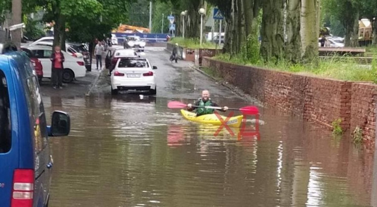 В Днепре устроили прогулку на байдарках…