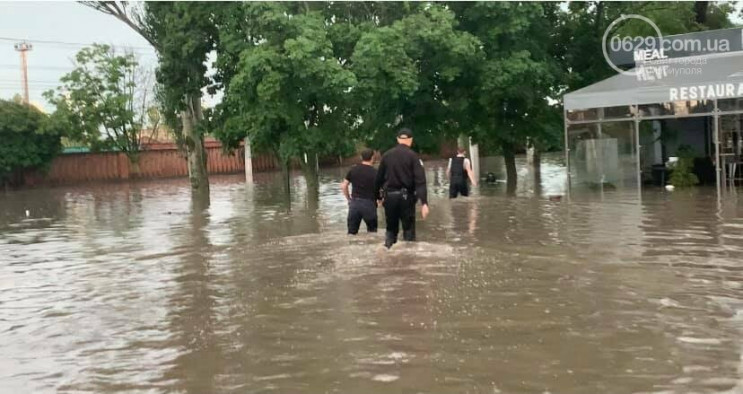 Хроніки негоди в Маріуполі: Вода до пояс…