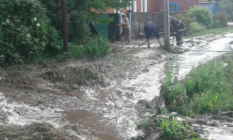 На Харківщині сильна злива підтопила 26…