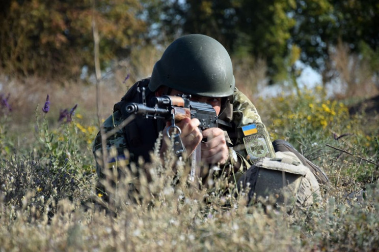 У зоні ООС ворог обстріляв з "важкої" ар…