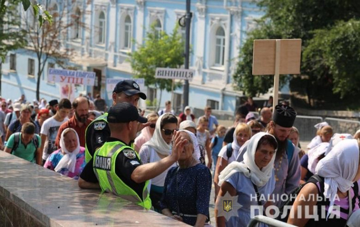 Хресна хода у Києві: До столиці стягнули…