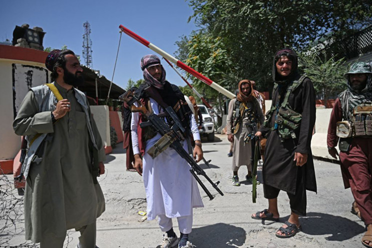 Талибы расстреляли протестующих в Афгани…