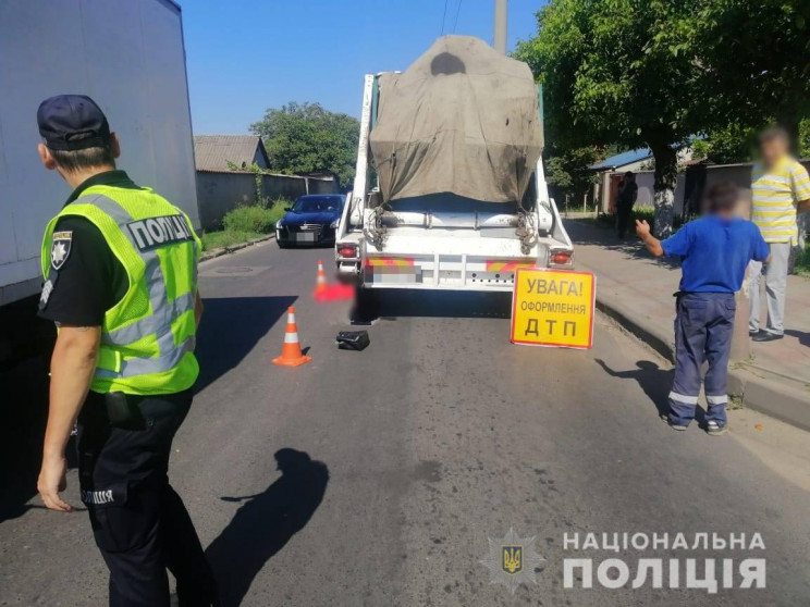 Смертельна ДТП: В Одесі сміттєвоз збив ж…