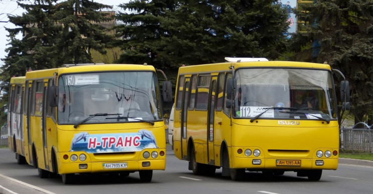 За півціни: У Маріуполі школярі та студе…