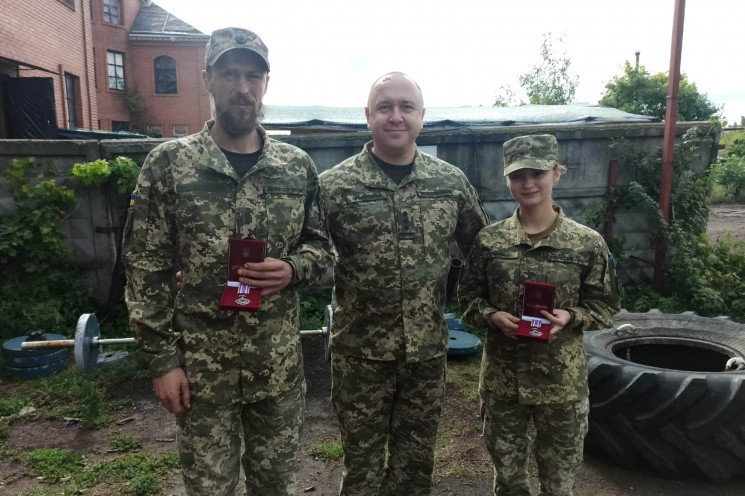 У зоні ООС двох військових нагородили за…