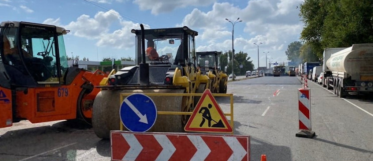 На в'їзді до Дніпра ремонтують трасу та…