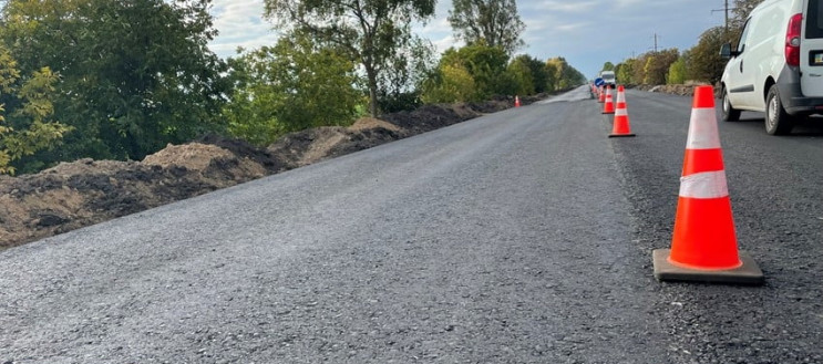 На Дніпропетровщині ремонтують дорогу мі…