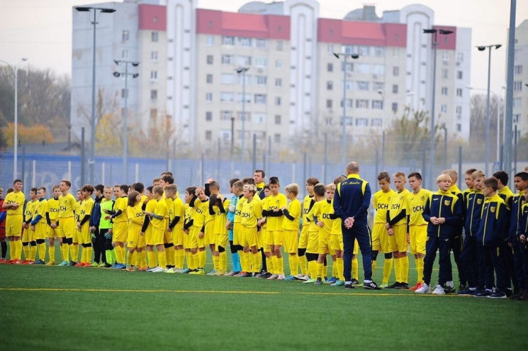 Футбольний клуб "Металіст" офіційно відк…