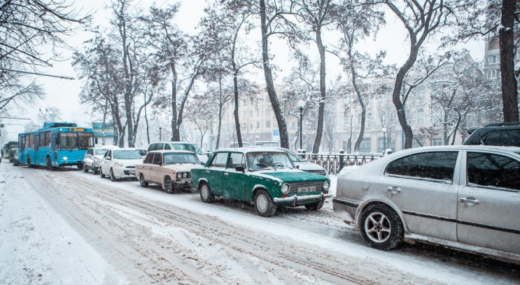 Дніпро завмер у заторах через хуртовину…