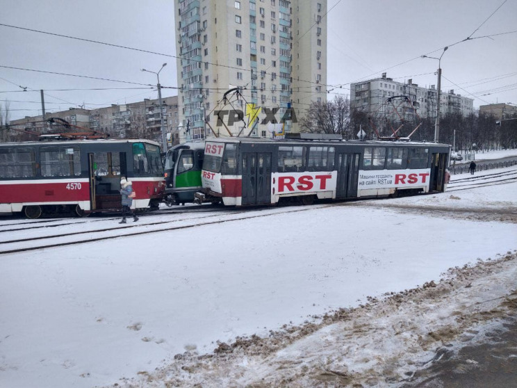 В Харькове произошло столкновение трех т…