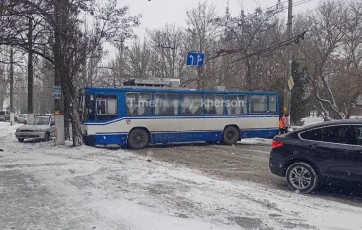 В Херсоні сталася ДТП за участю тролейбу…