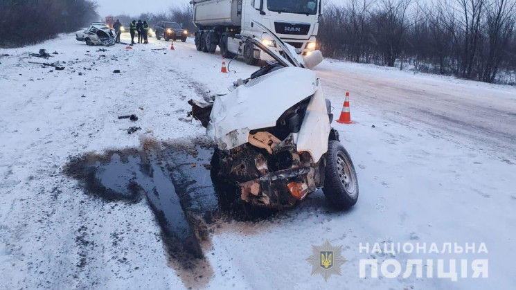 На Миколаївщині машину розірвало навпіл…