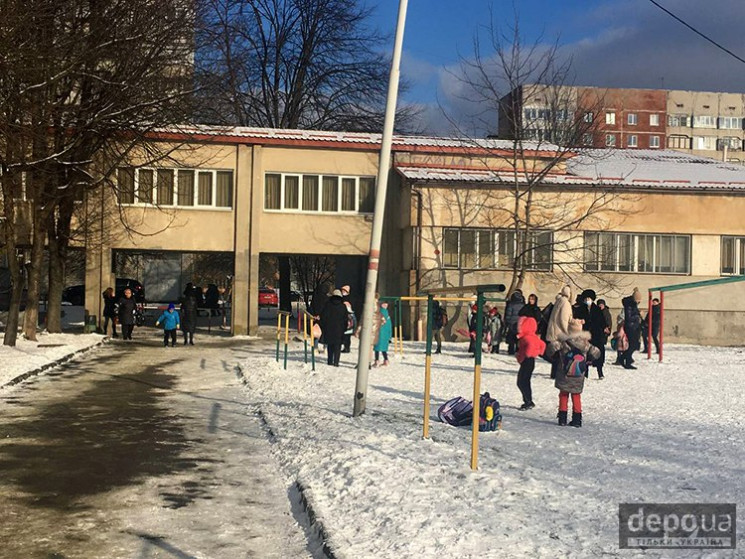 Львівські школи знову замінували…