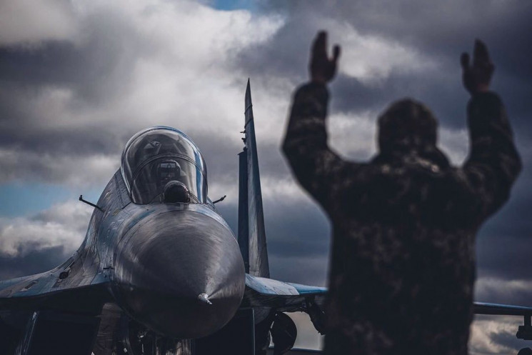 Россия перебросила свои военные самолеты…