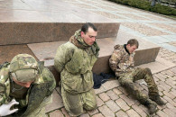 России тотально не хватает солдат: Гонят…