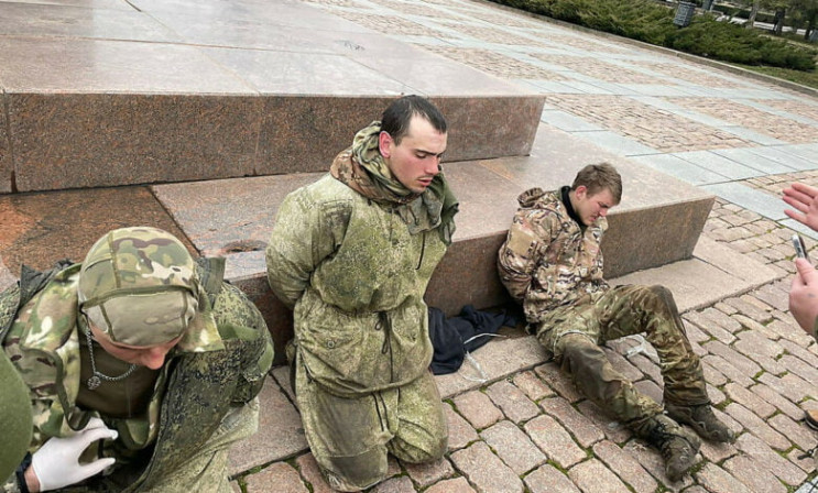 России тотально не хватает солдат: Гонят…