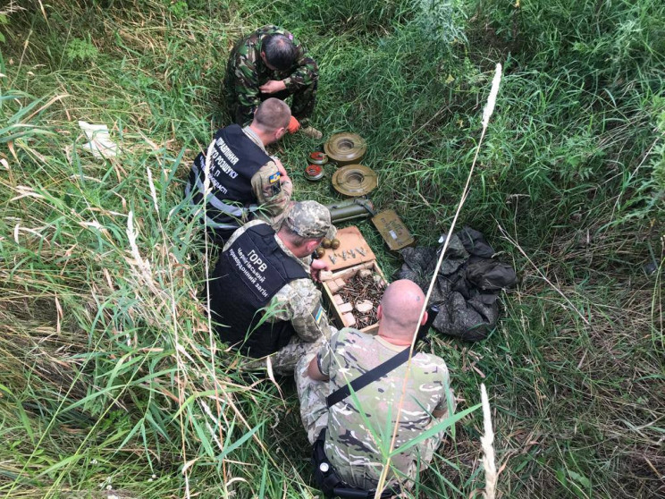 Схрон зі зброєю та одягом орків виявили…